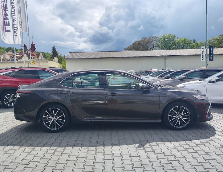 Toyota Camry Sedan / Limuzína 2,5 l 160 kw
