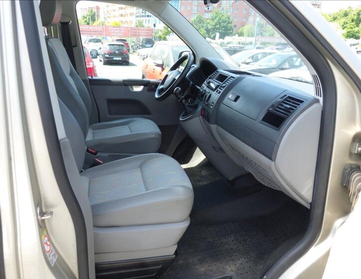 Volkswagen Transporter Kombi 2,5 l 96 kw