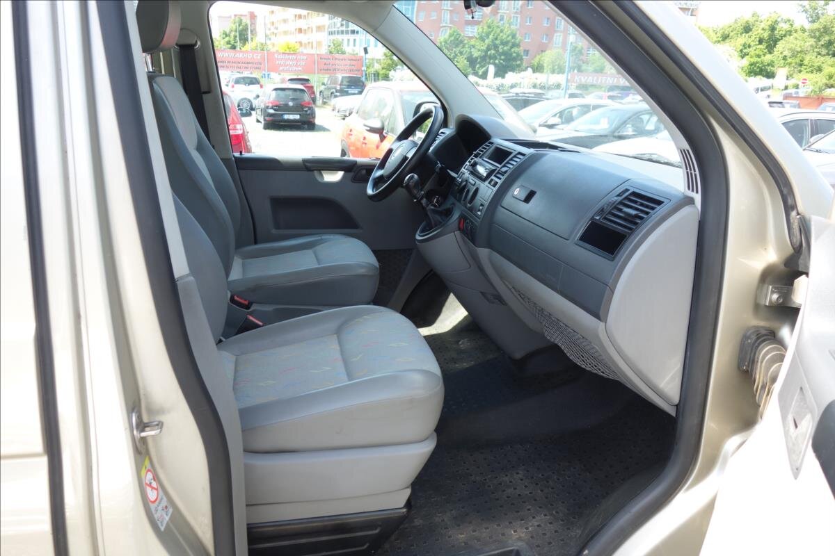 Volkswagen Transporter Kombi 2,5 l 96 kw