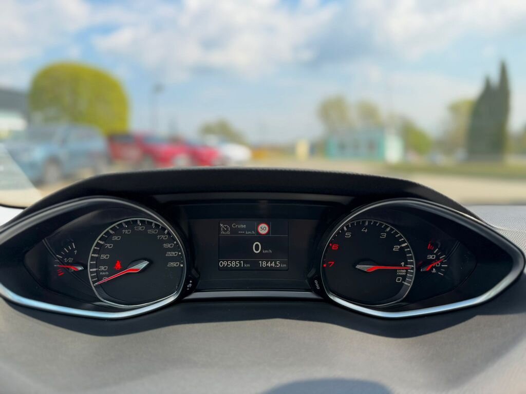 Peugeot 308 Kombi 1,2 l 96 kw