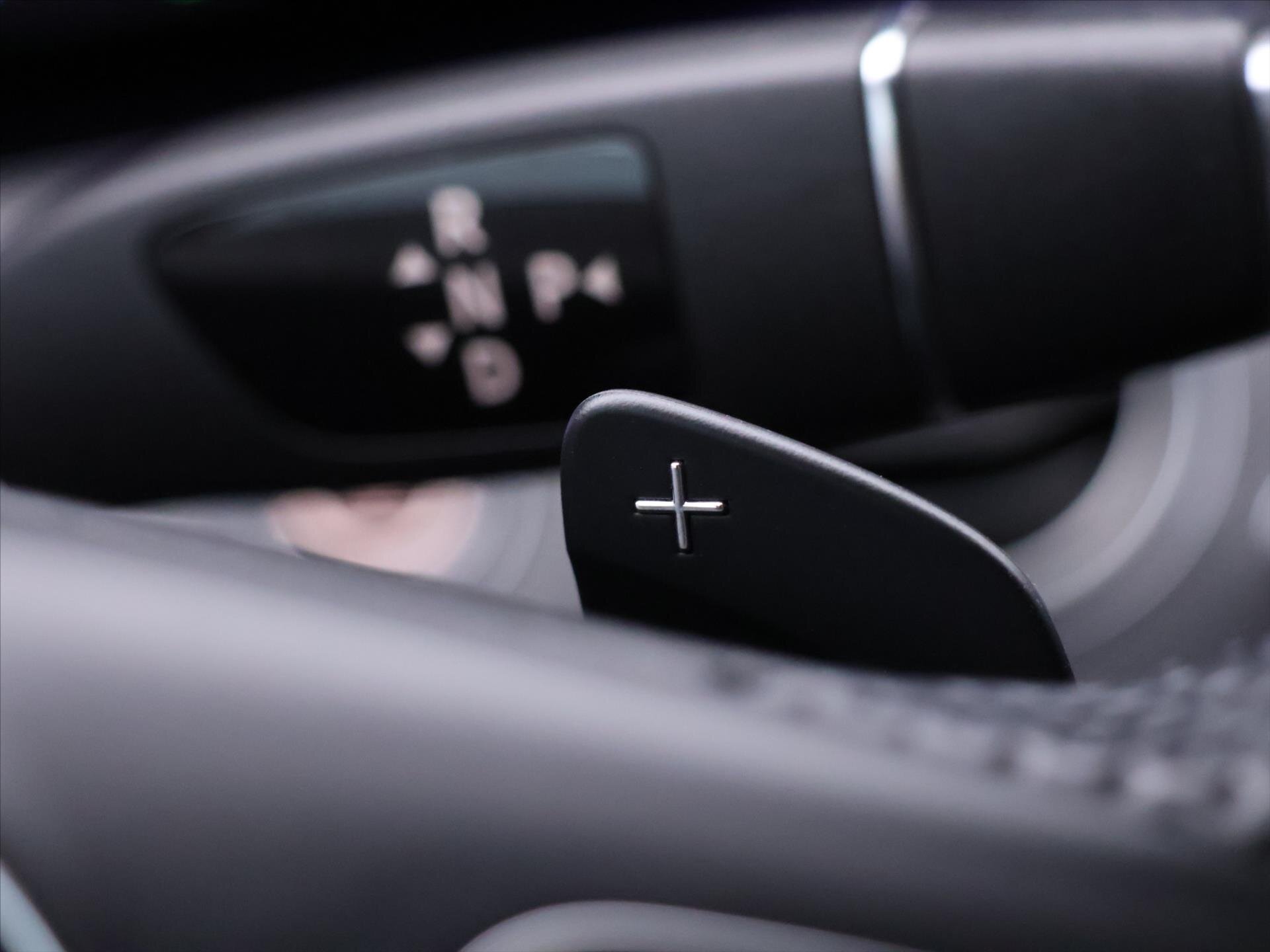 Mercedes-Benz Třídy E Sedan 2,0 l 143 kw