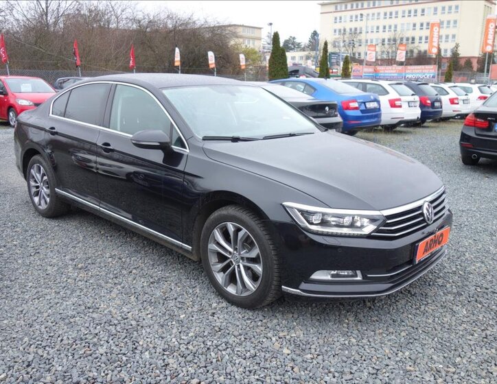 Volkswagen Passat 1