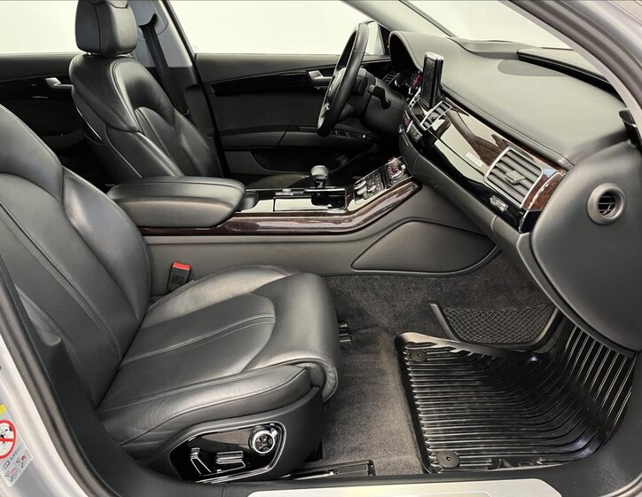 Audi A8 Sedan / Limuzína 3,0 l 190 kw