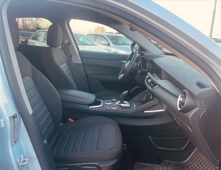 Alfa Romeo Stelvio SUV / Terénní 2,1 l 118 kw