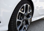 Opel Corsa Hatchback 1,6 l 152 kw