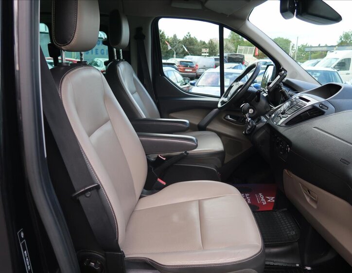 Ford Tourneo Custom MPV 2,2 l 114 kw