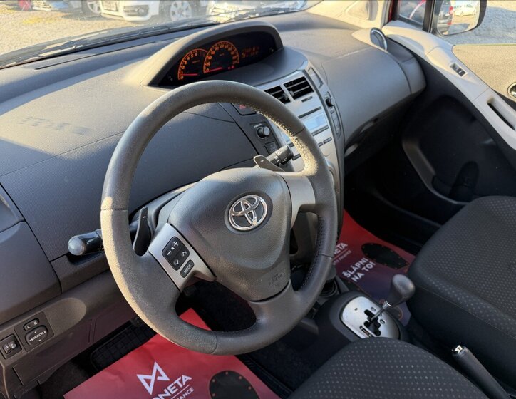 Toyota Yaris 12