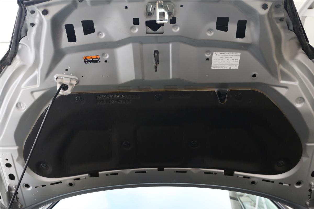 Mitsubishi Outlander SUV 2,4 l 162 kw