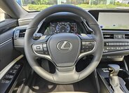 Lexus ES 300h Sedan / Limuzína 2,5 l 160 kw