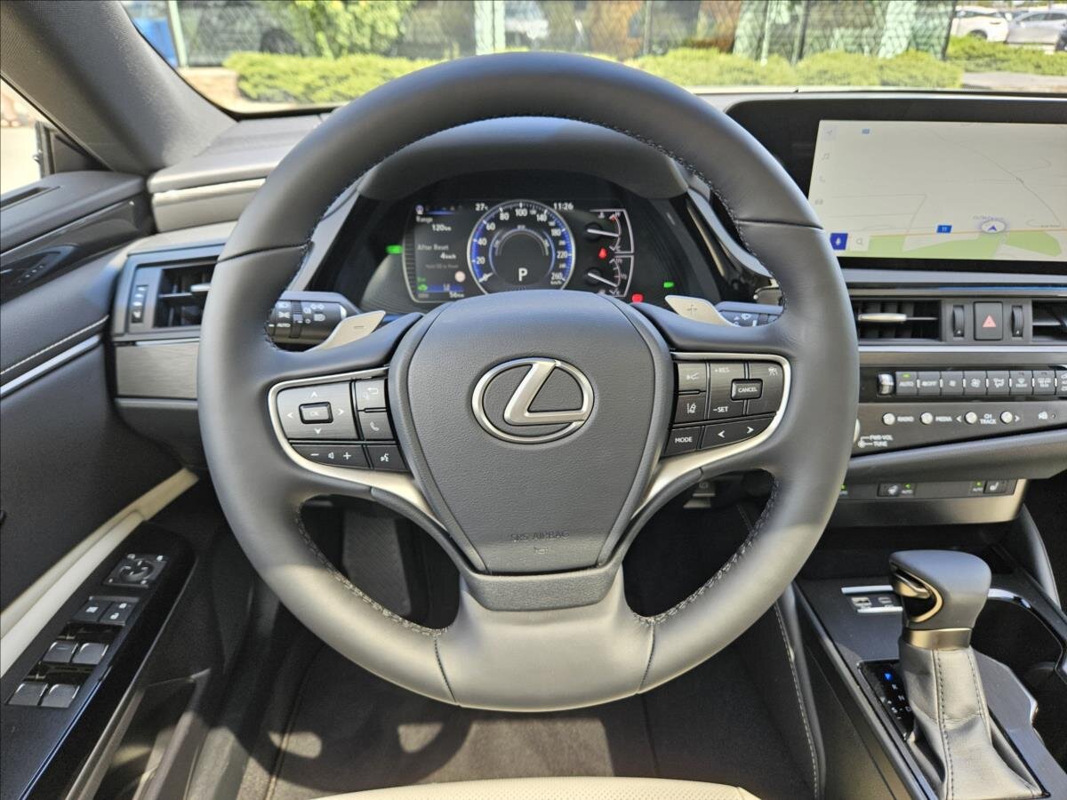 Lexus ES 300h Sedan / Limuzína 2,5 l 160 kw