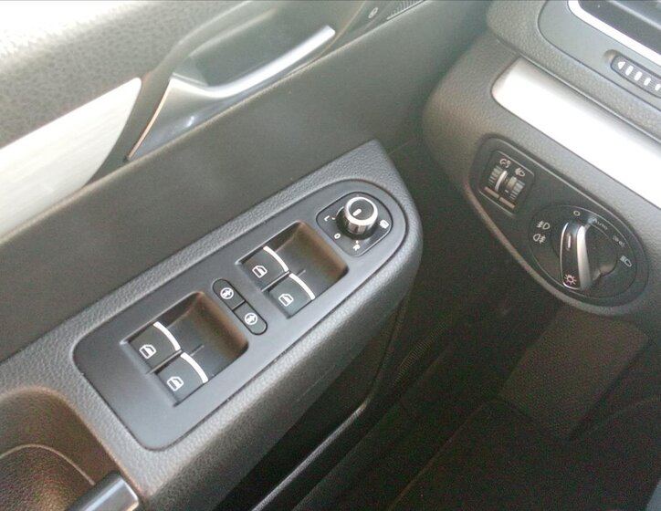 Volkswagen Sharan MPV 2,0 l 103 kw