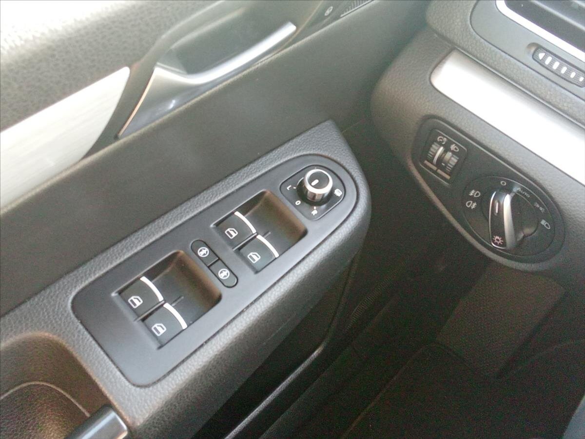 Volkswagen Sharan MPV 2,0 l 103 kw