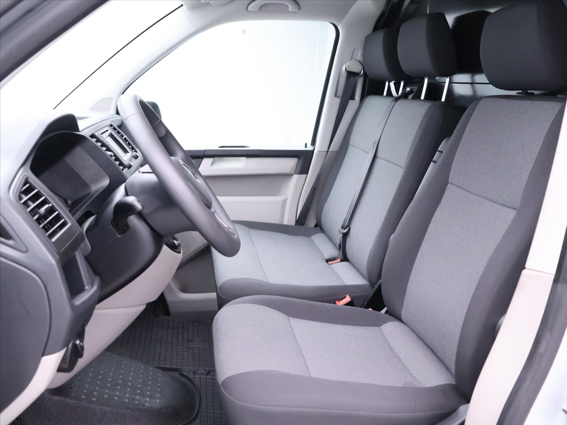 Volkswagen Transporter Skříň 2,0 l 75 kw