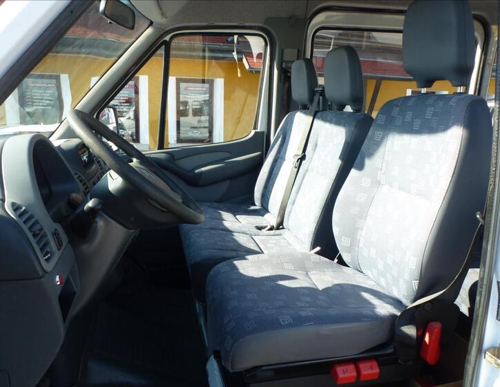 Mercedes-Benz Sprinter 17