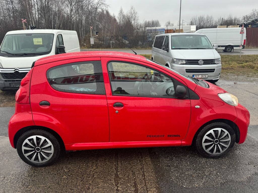Peugeot 107 Hatchback 998,0 50 kw