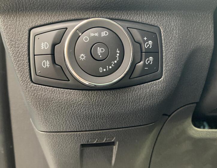 Ford Transit Courier 9