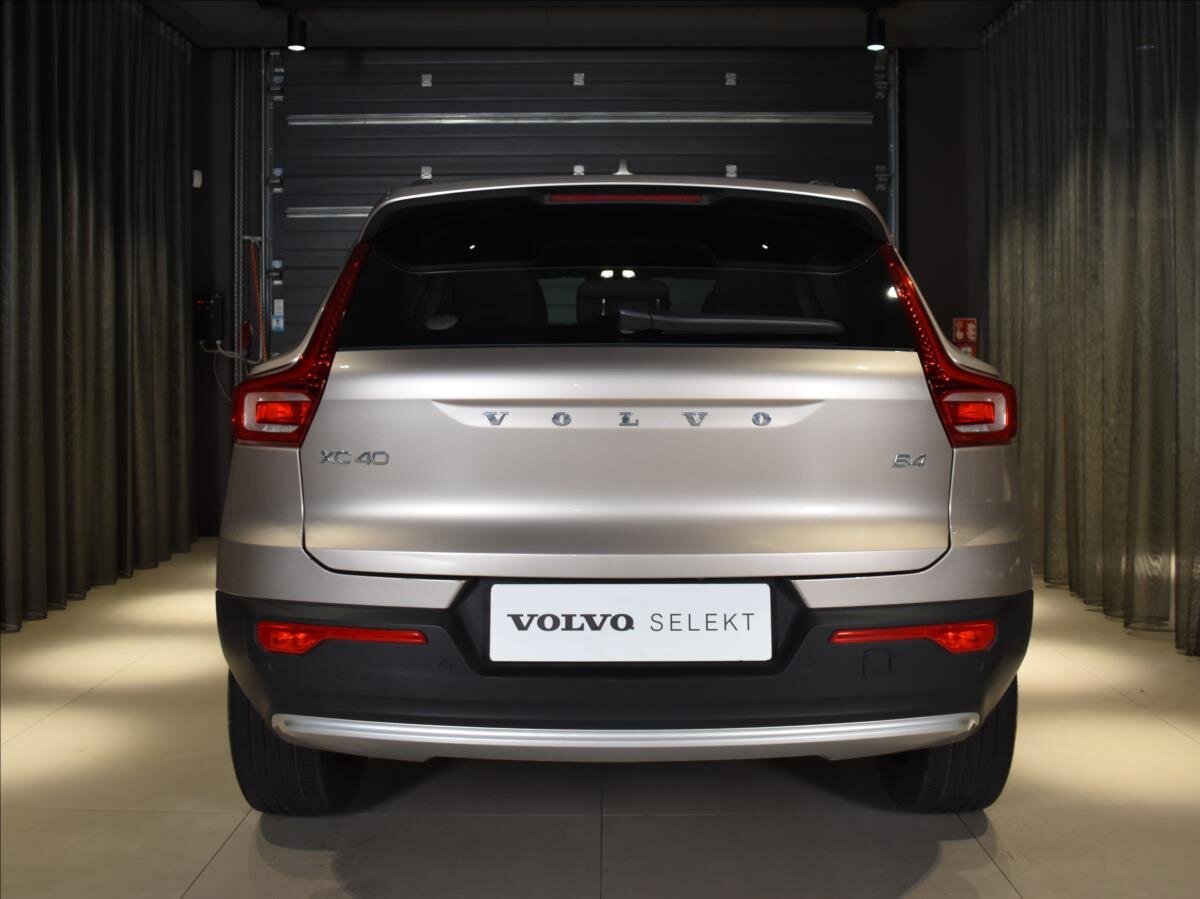Volvo XC40 SUV / Terénní 2,0 l 145 kw
