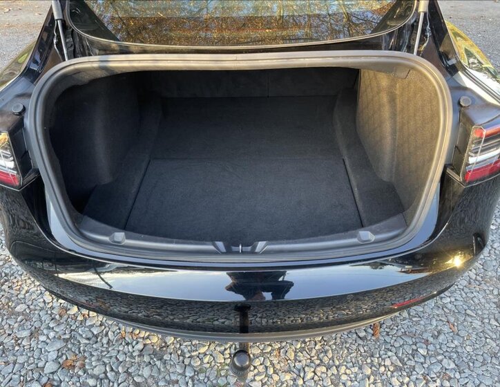 Tesla Model 3 Sedan 0,0 239 kw