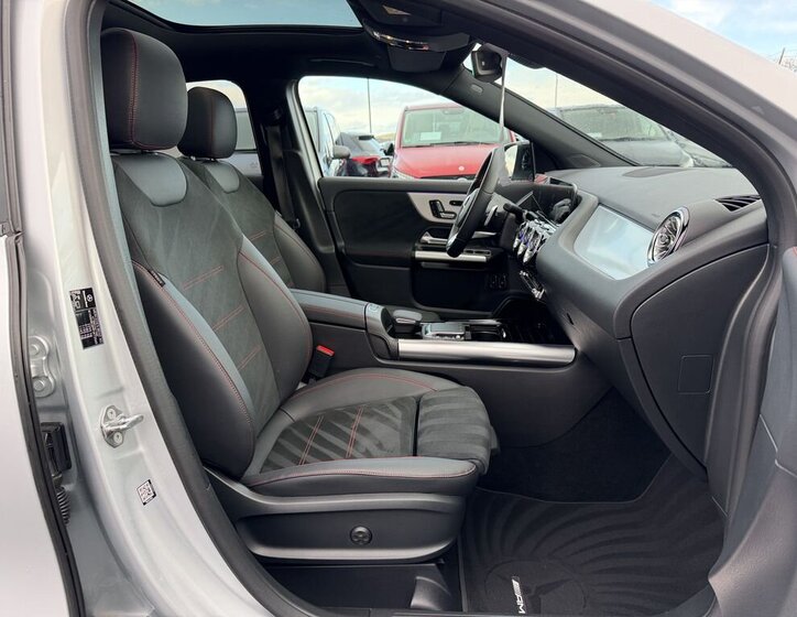 Mercedes-Benz GLA SUV / Terénní 1,3 l 160 kw