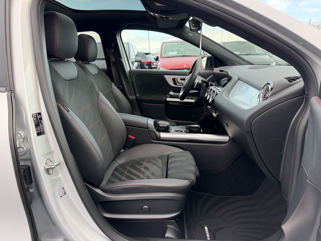 Mercedes-Benz GLA SUV / Terénní 1,3 l 160 kw