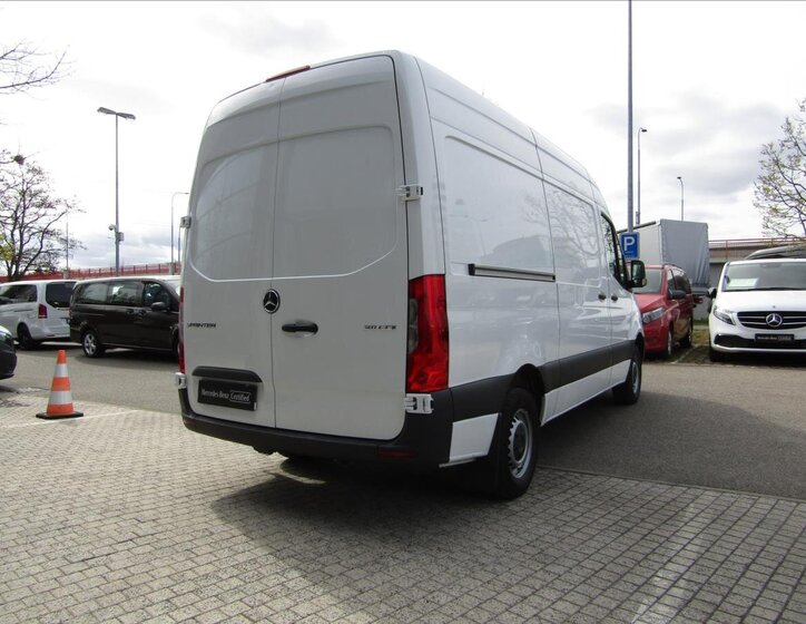 Mercedes-Benz Sprinter 4