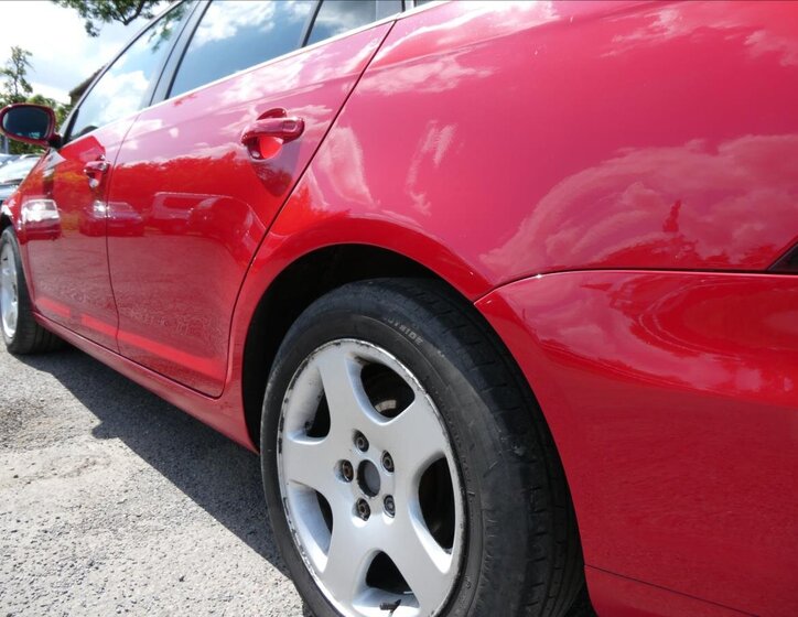 Volkswagen Golf Kombi 1,6 l 77 kw