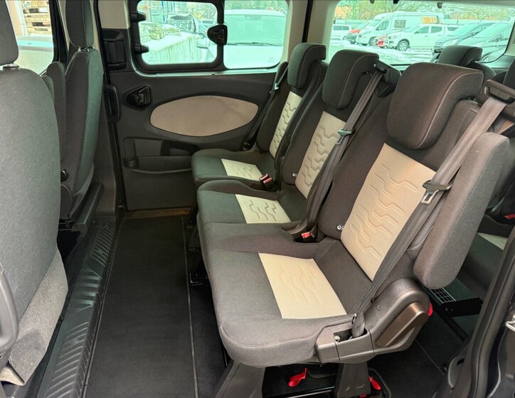 Ford Tourneo Custom MPV 2,2 l 92 kw