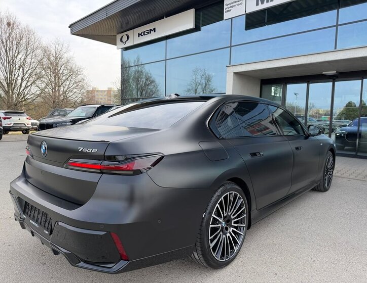 BMW Řada 7 Sedan / Limuzína 3,0 l 360 kw