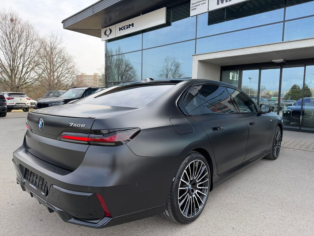 BMW Řada 7 Sedan / Limuzína 3,0 l 360 kw