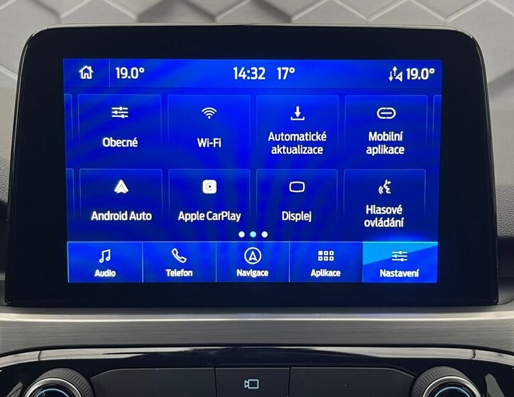 Ford Kuga SUV / Terénní 2,5 l 140 kw
