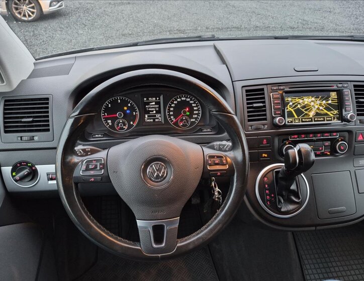 Volkswagen Multivan 25