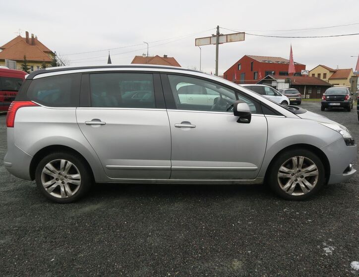 Peugeot 5008 MPV 2,0 l 120 kw