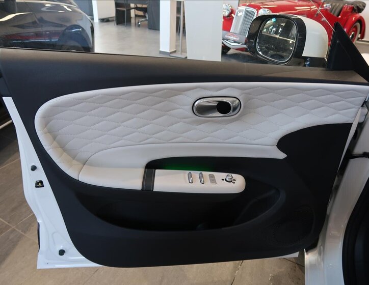 Dongfeng Box Hatchback 0,0 70 kw