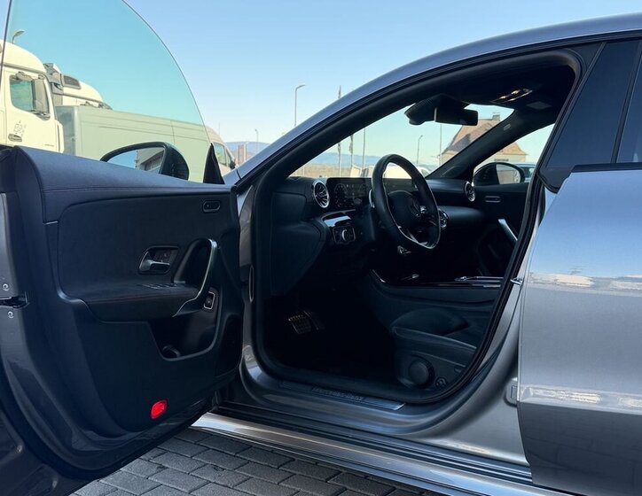 Mercedes-Benz CLA Sedan / Limuzína 2,0 l 110 kw