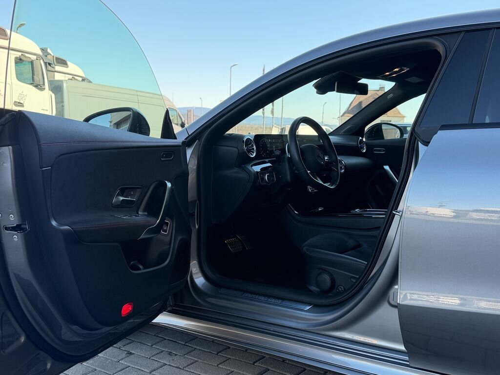 Mercedes-Benz CLA Sedan / Limuzína 2,0 l 110 kw