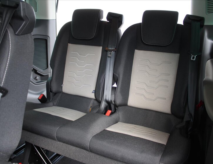 Ford Tourneo Custom 13