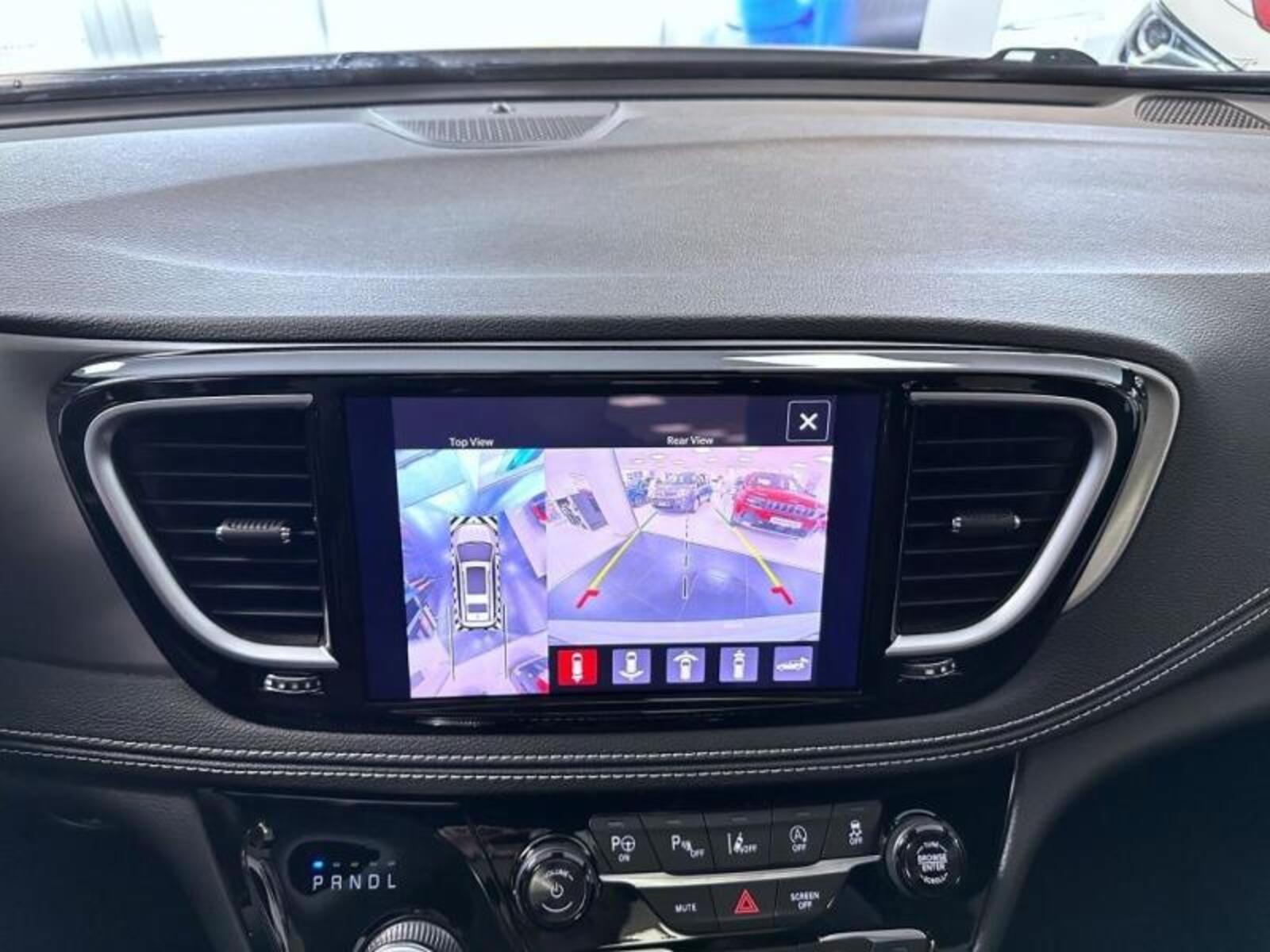 Chrysler Pacifica 15