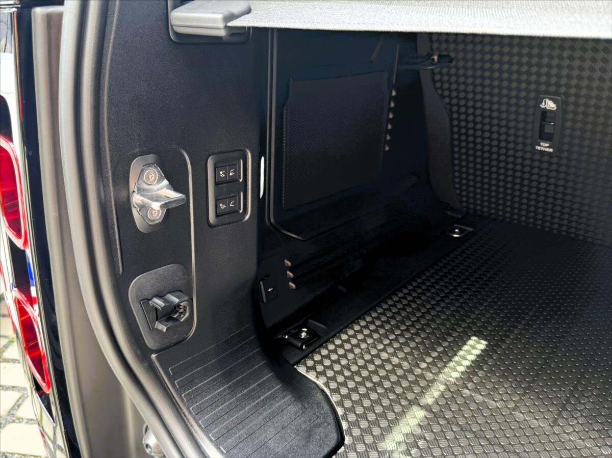 Land Rover Defender SUV / Terénní 5,0 l 313 kw