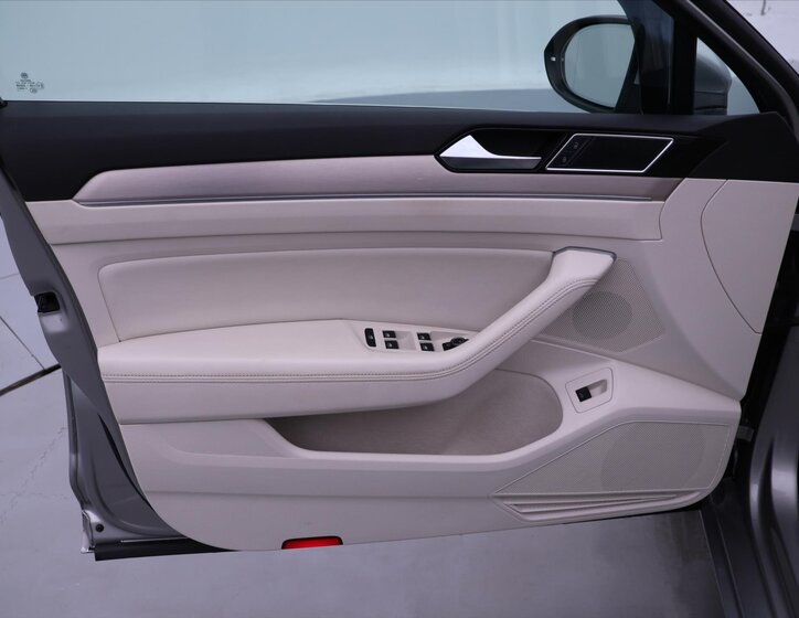 Volkswagen Passat Sedan / Limuzína 2,0 l 110 kw