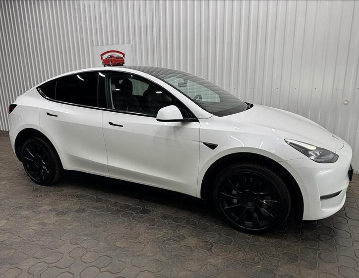 Tesla Model Y 11