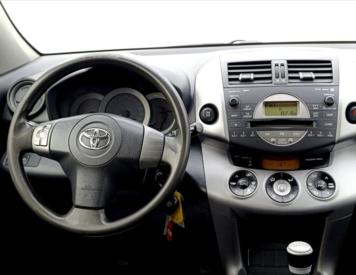 Toyota RAV4 SUV / Terénní 2,2 l 100 kw