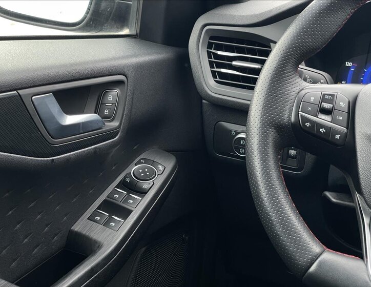 Ford Kuga SUV / Terénní 1,5 l 88 kw