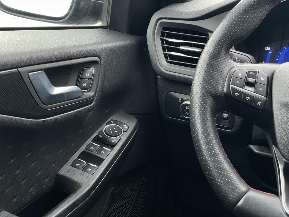 Ford Kuga SUV / Terénní 1,5 l 88 kw