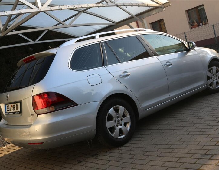 Volkswagen Golf Kombi 1,6 l 77 kw