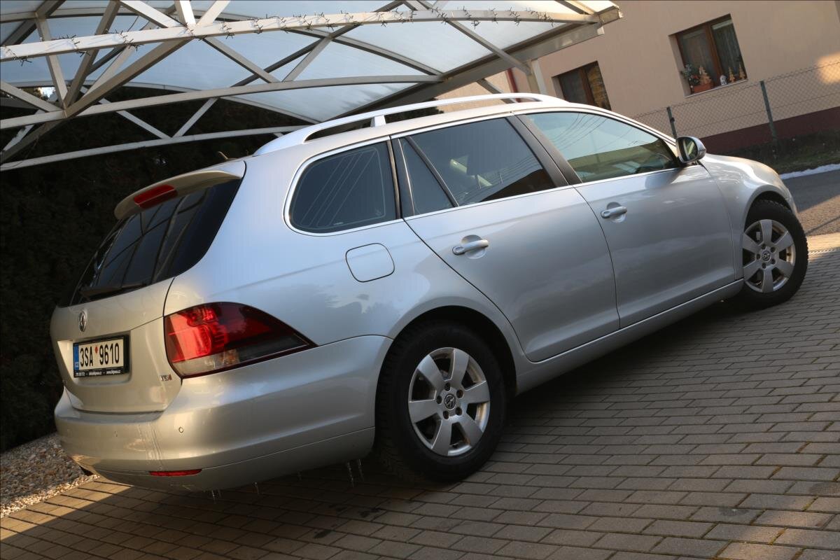 Volkswagen Golf Kombi 1,6 l 77 kw