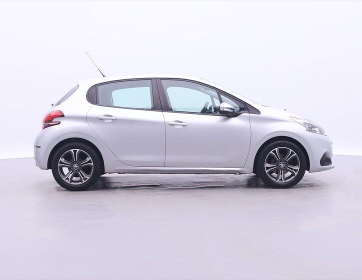 Peugeot 208 Hatchback 1,2 l 60 kw