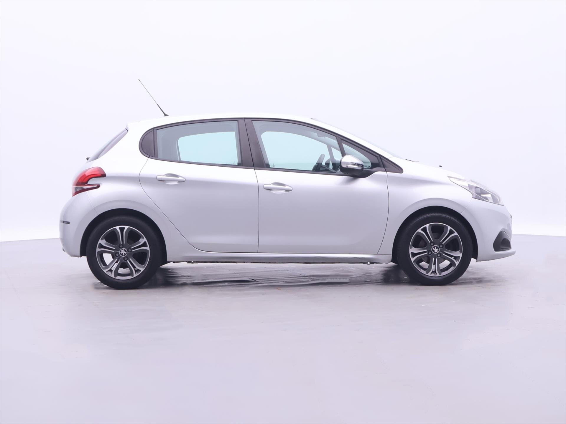 Peugeot 208 Hatchback 1,2 l 60 kw