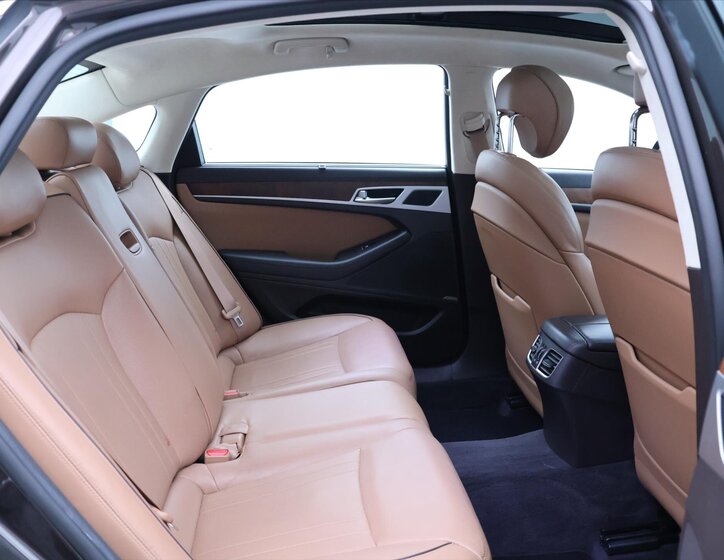 Hyundai Genesis Sedan / Limuzína 3,8 l 232 kw