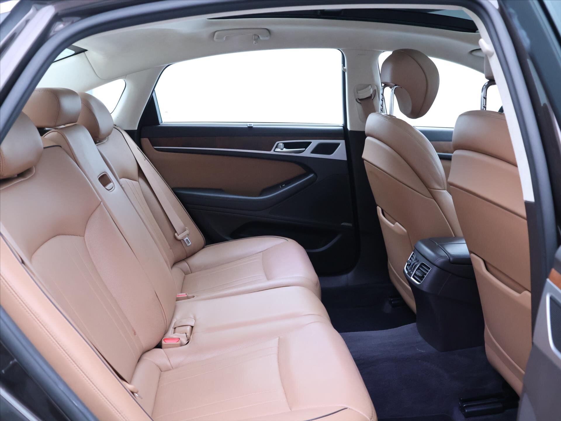 Hyundai Genesis Sedan / Limuzína 3,8 l 232 kw