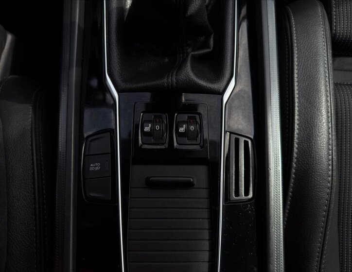 Peugeot 508 Sedan / Limuzína 2,0 l 120 kw